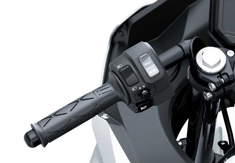 TENUE DE ROUTE DE MOTO