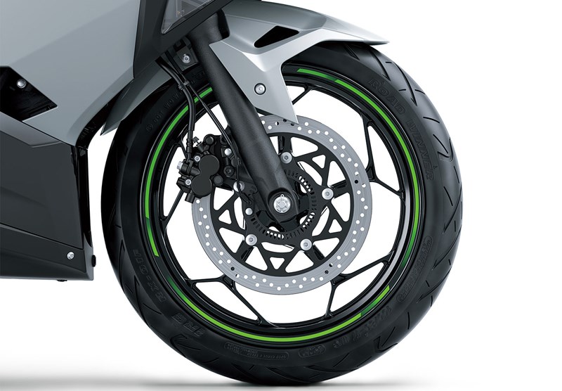 TENUE DE ROUTE DE MOTO