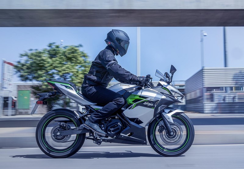 DEUX BATTERIES AMOVIBLES