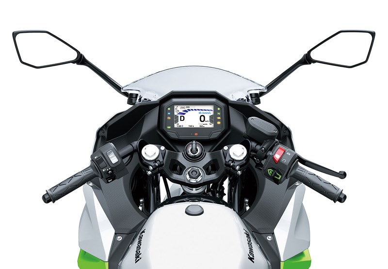 TENUE DE ROUTE DE MOTO