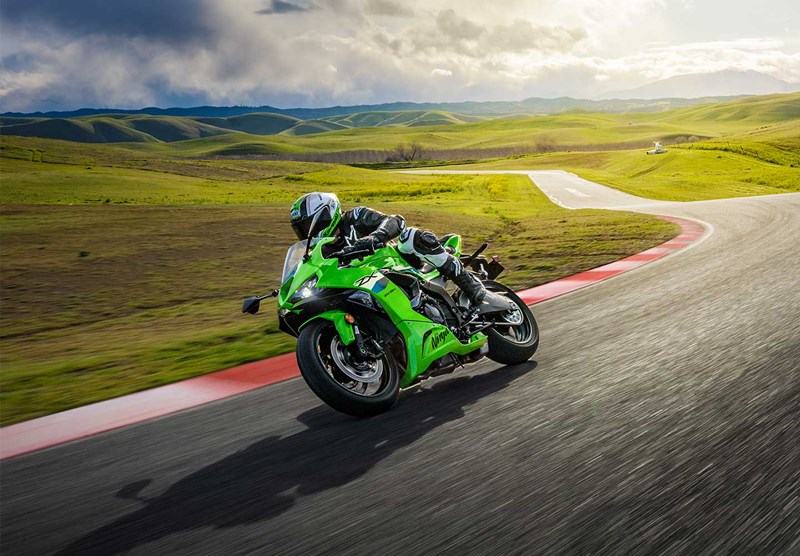 PERFORMANCE OPTIMISÉE POUR UNE CONDUITE SUR ROUTE EXALTANTE