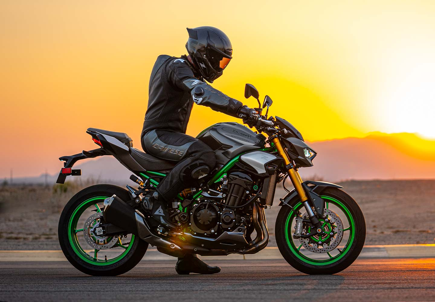 Kawasaki Z900 | Supernaked Motorcycle | Superb Power & Handling