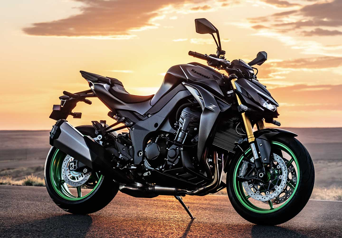Kawasaki Z1100 | Supernaked Motorcycle | Ultimate in Excitement