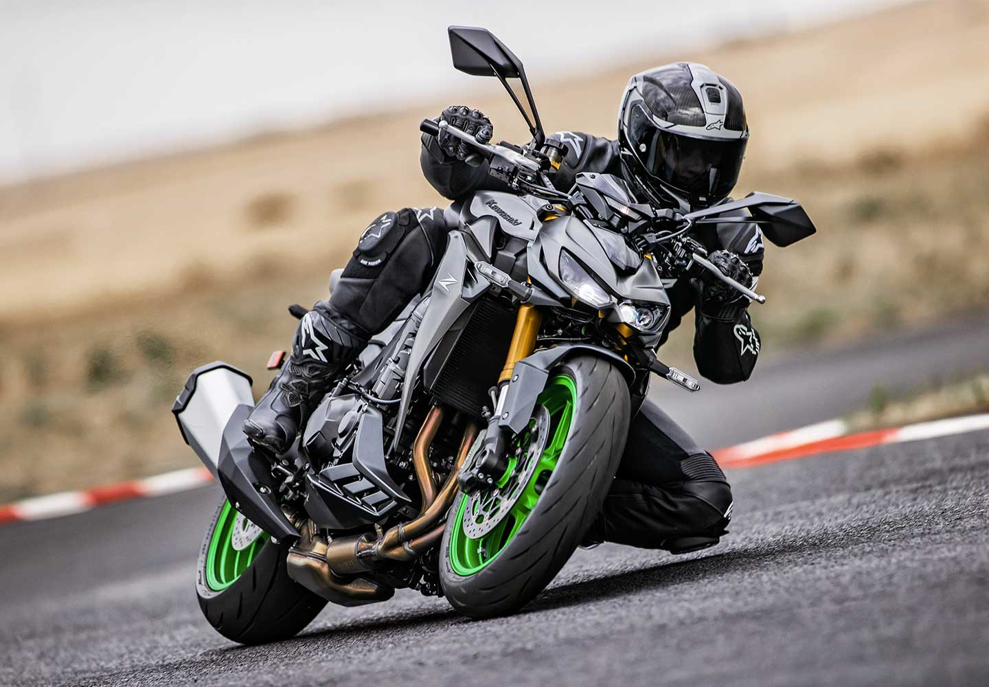 Kawasaki Z1100 | Supernaked Motorcycle | Ultimate in Excitement