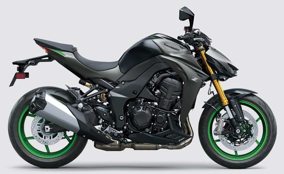 Kawasaki Z1100 | Supernaked Motorcycle | Ultimate in Excitement