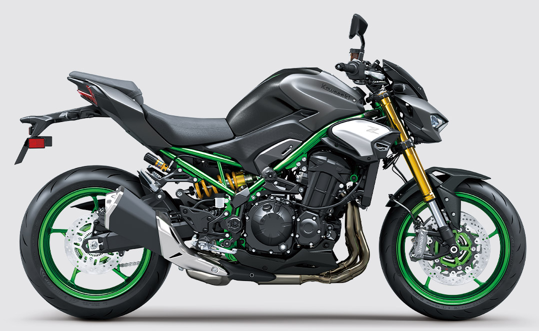 Kawasaki Z900 | Supernaked Motorcycle | Superb Power & Handling
