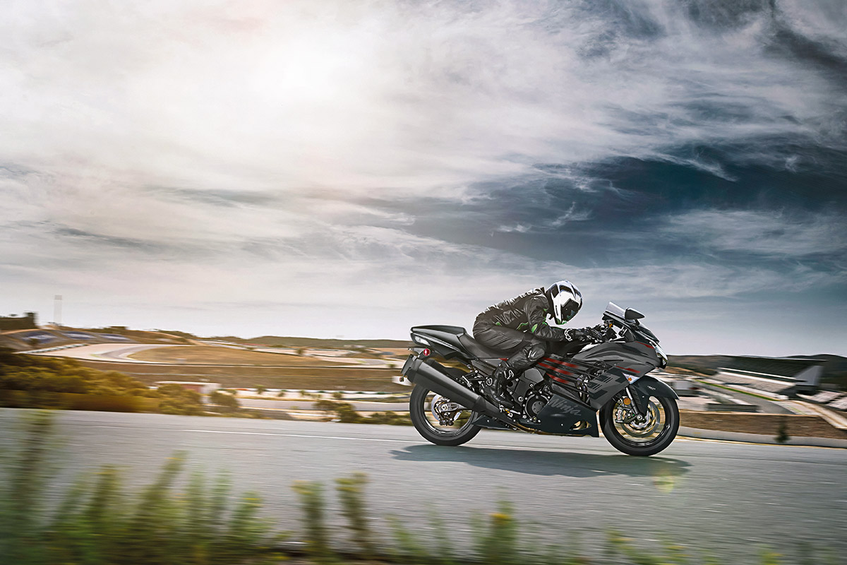 ぎんざNOW! 2023 NINJA ZX-14R Motorcycle | Canadian Kawasaki Motors Inc.