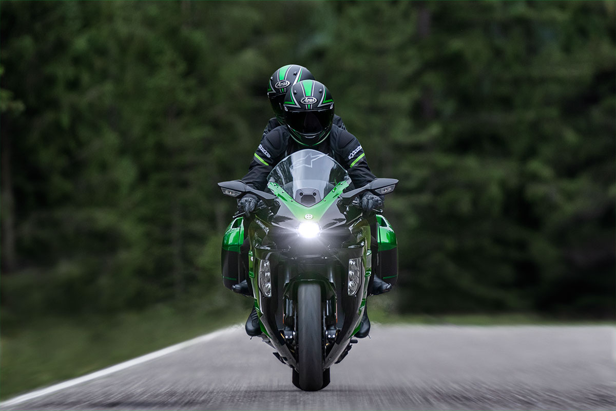 Kawasaki Ninja H2 SX (18-23)
プーチスクリーン黒 2018 Kawasaki ZX1002BJF NINJA H2 SX SE | American Motorcycle