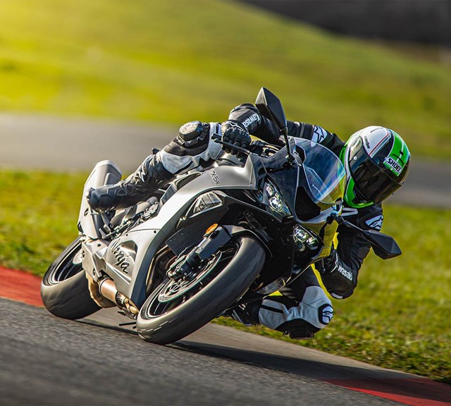 Image of 2024 NINJA ZX-6R in action