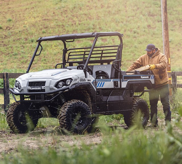 Image of 2024 MULE PRO-FXR 1000 LE in action