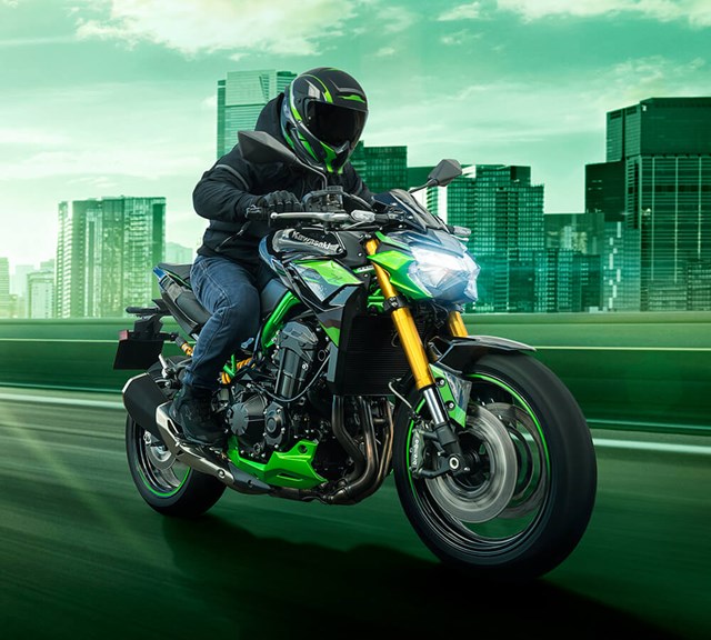 Image of 2024 Z900 SE in action