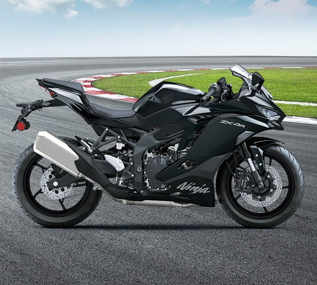 Image of 2024 NINJA ZX-4R in action