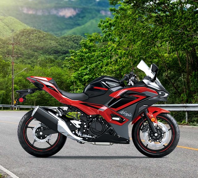 Image of 2024 NINJA 500 SE in action