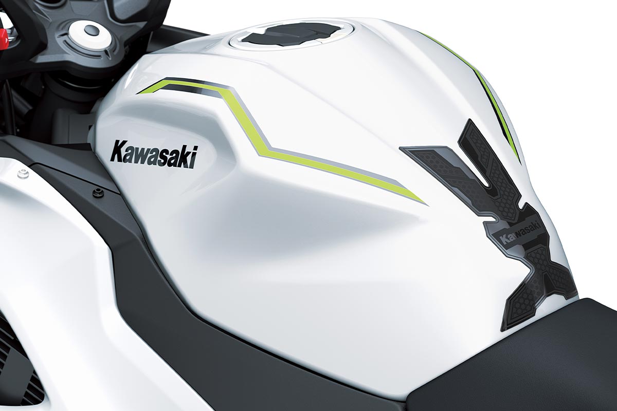 2024 NINJA 7 HYBRID Motorcycle | Canadian Kawasaki Motors Inc.