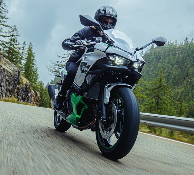 Image of 2024 NINJA 7 HYBRID in action