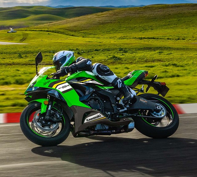 Image of 2025 NINJA ZX-6R KRT EDITION in action