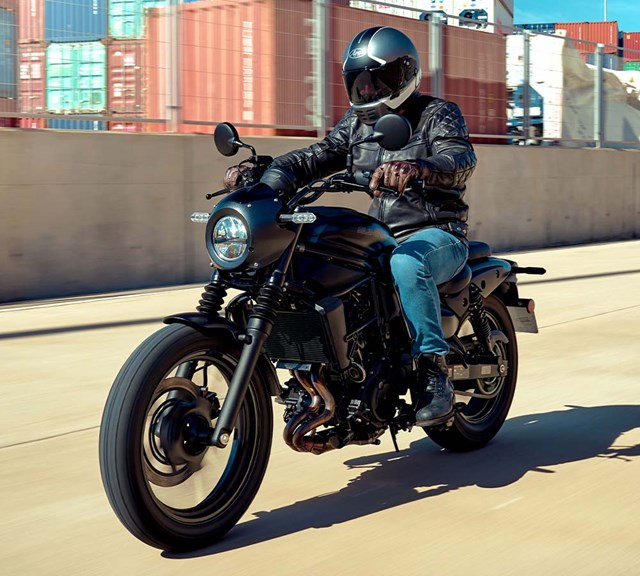 Image of 2025 ELIMINATOR 500 SE in action