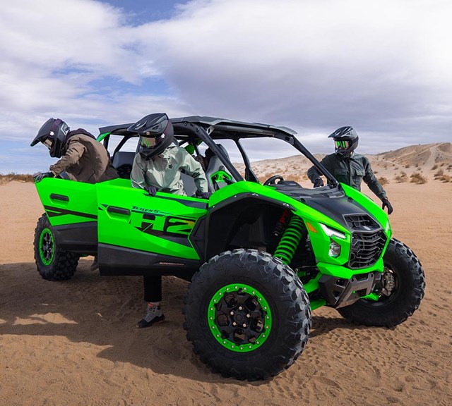 Image of 2026 TERYX5 H2 DELUXE eS in action