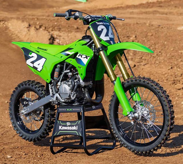 Image of 2027 KX85 L in action