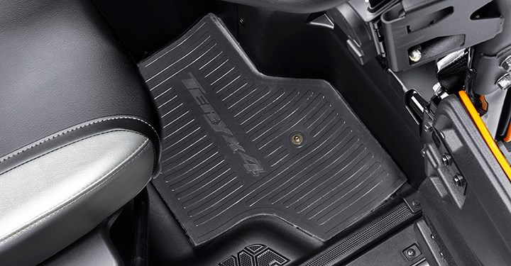 REAR FLOOR MAT SET detail photo 1