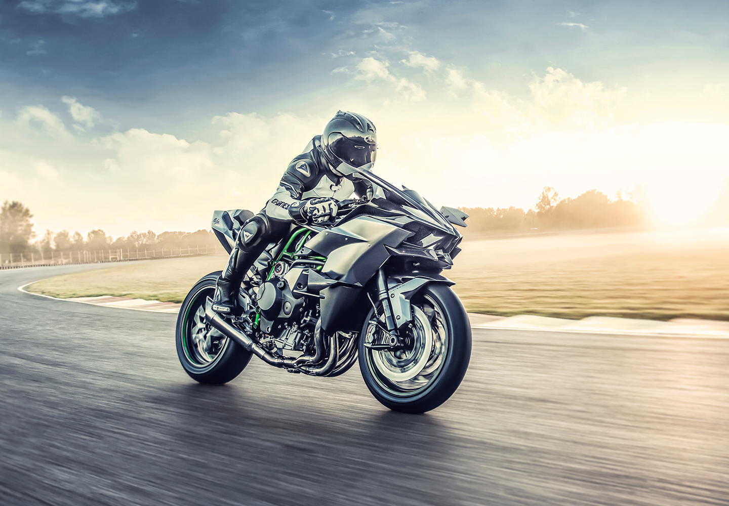 カワサキninjaH2 Kawasaki Z H2 | ハイパースポーツモデル | スーパーチャージド