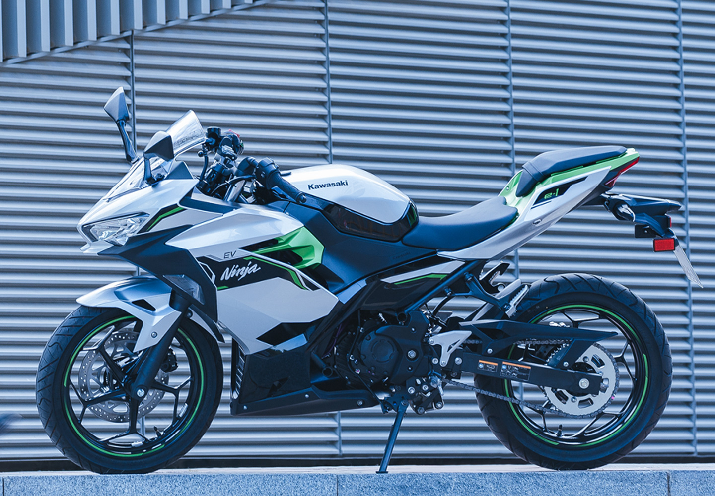 Kawasaki Ninja® e-1 ABS | EV Motorcycle | Electric Powered