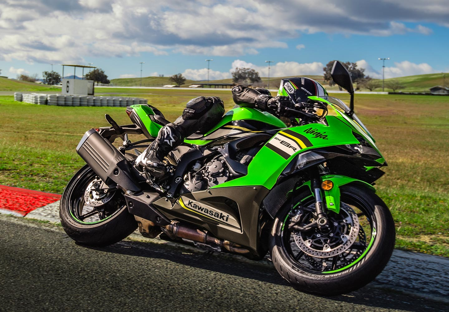 Kawasaki Ninja® ZX™-6R | Motorcycle | Sporty & Versatile
