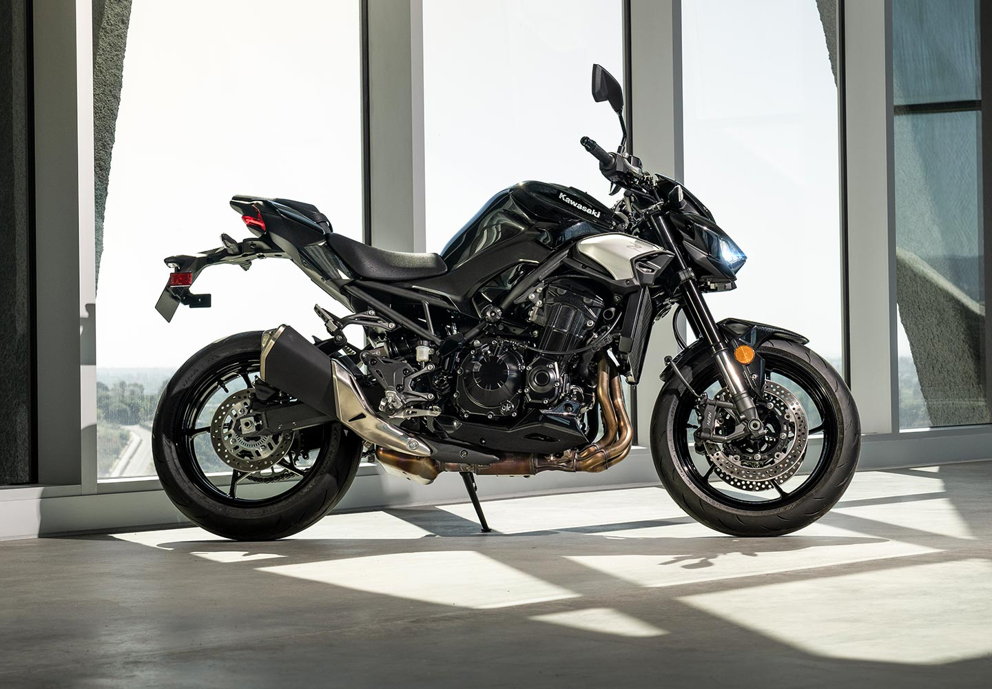 rin222★ 2022 KAWASAKI Z900 RS MOTORCYCLE CLOSE UP DETAILED WALK