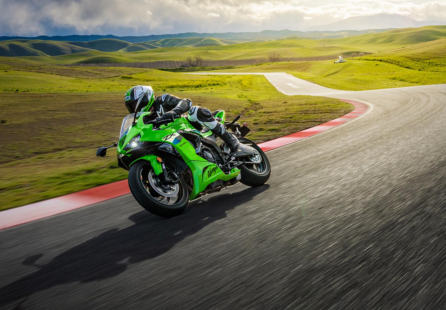 Supersport Motorcycle| Legendary 636 | Kawasaki Ninja® ZX™-6R