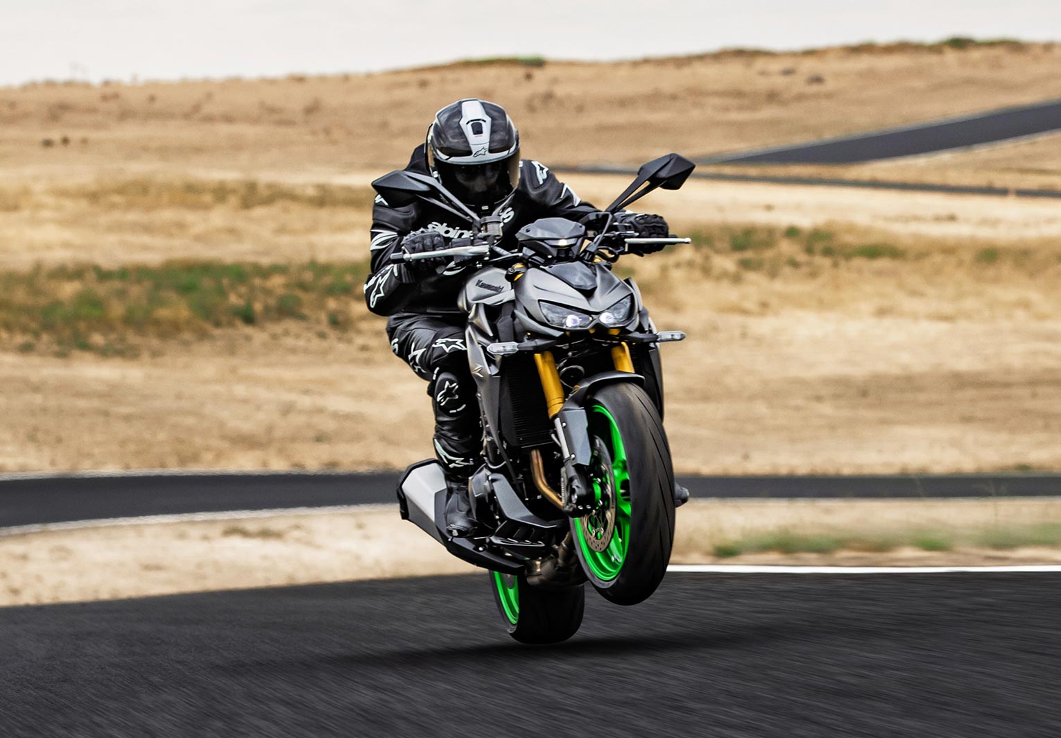 Kawasaki Z1100 | Supernaked Motorcycle | Sugomi™ awakens