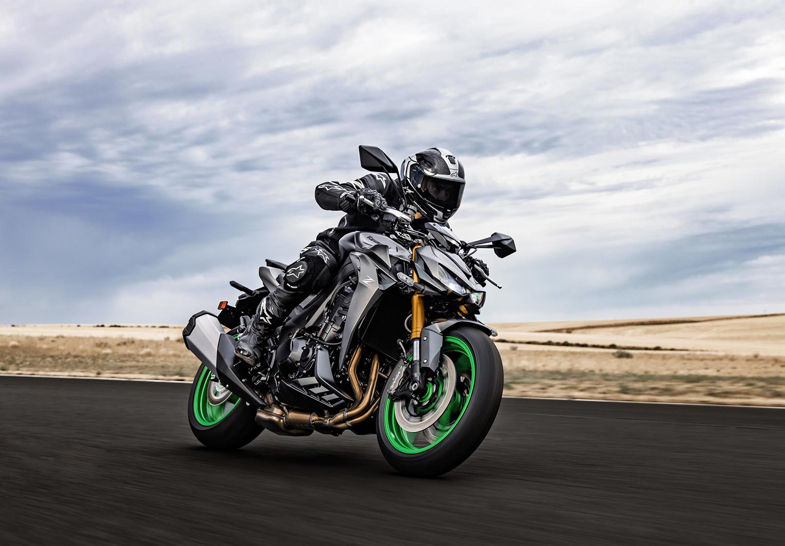 Kawasaki Z1100 | Supernaked Motorcycle | Sugomi™ awakens