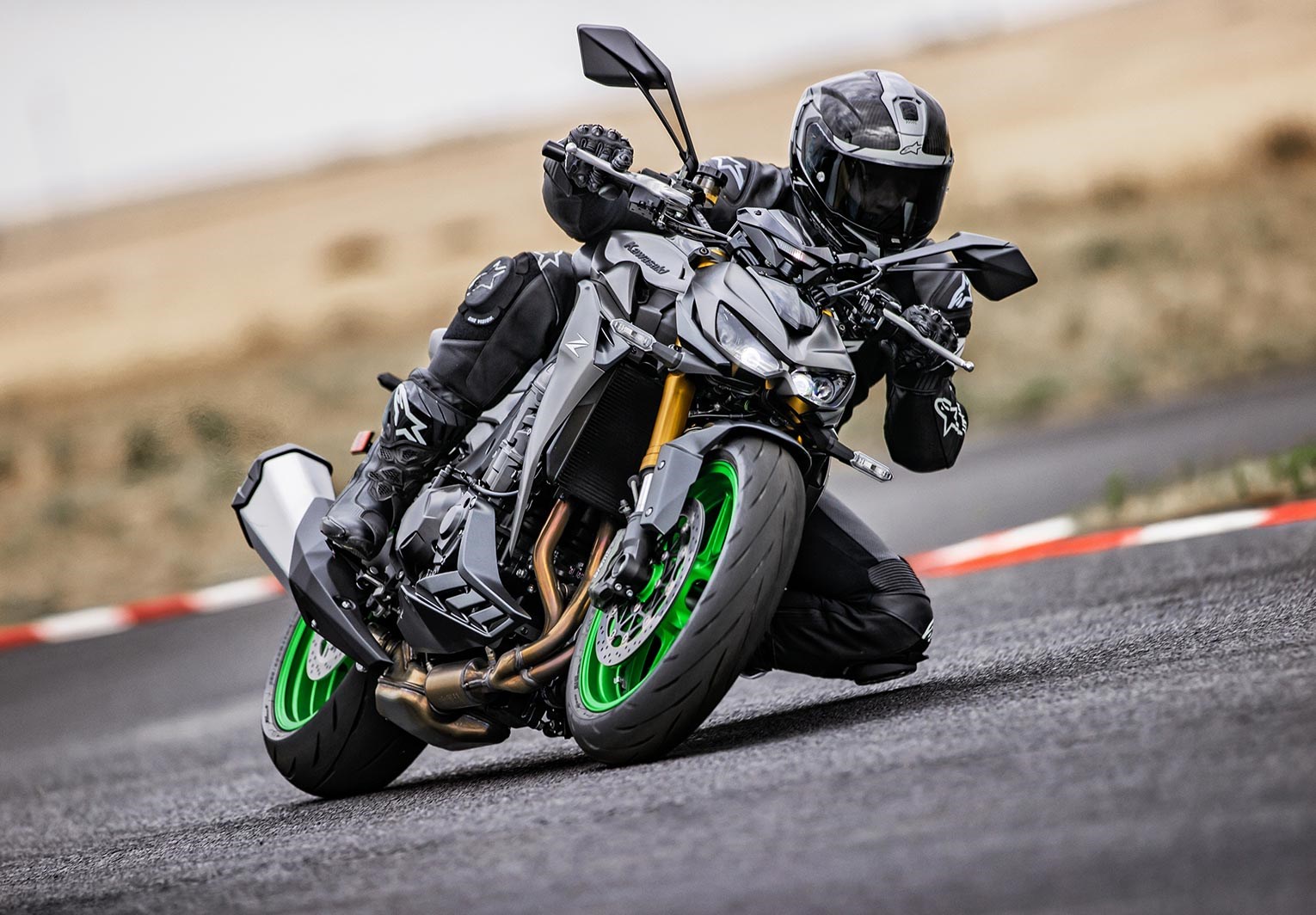 SHARP TURNING. FIRM HANDLING.