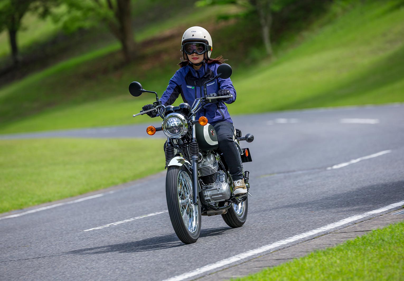 Kawasaki W230 | Retro Modern Motorcycle | Original Icon