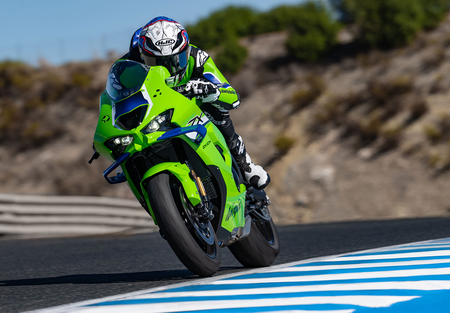 Kawasaki Ninja® ZX™-10R | Supersport Motorcycle | Race-ready Power