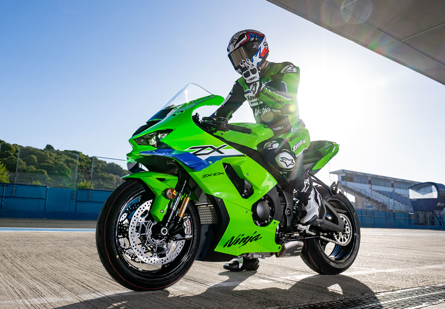 Kawasaki Ninja® ZX™-10R | Supersport Motorcycle | Race-ready Power