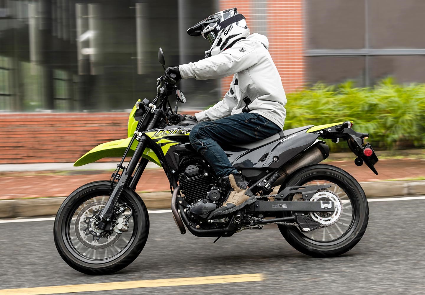 SUPERMOTO-TUNED PERFORMANCE