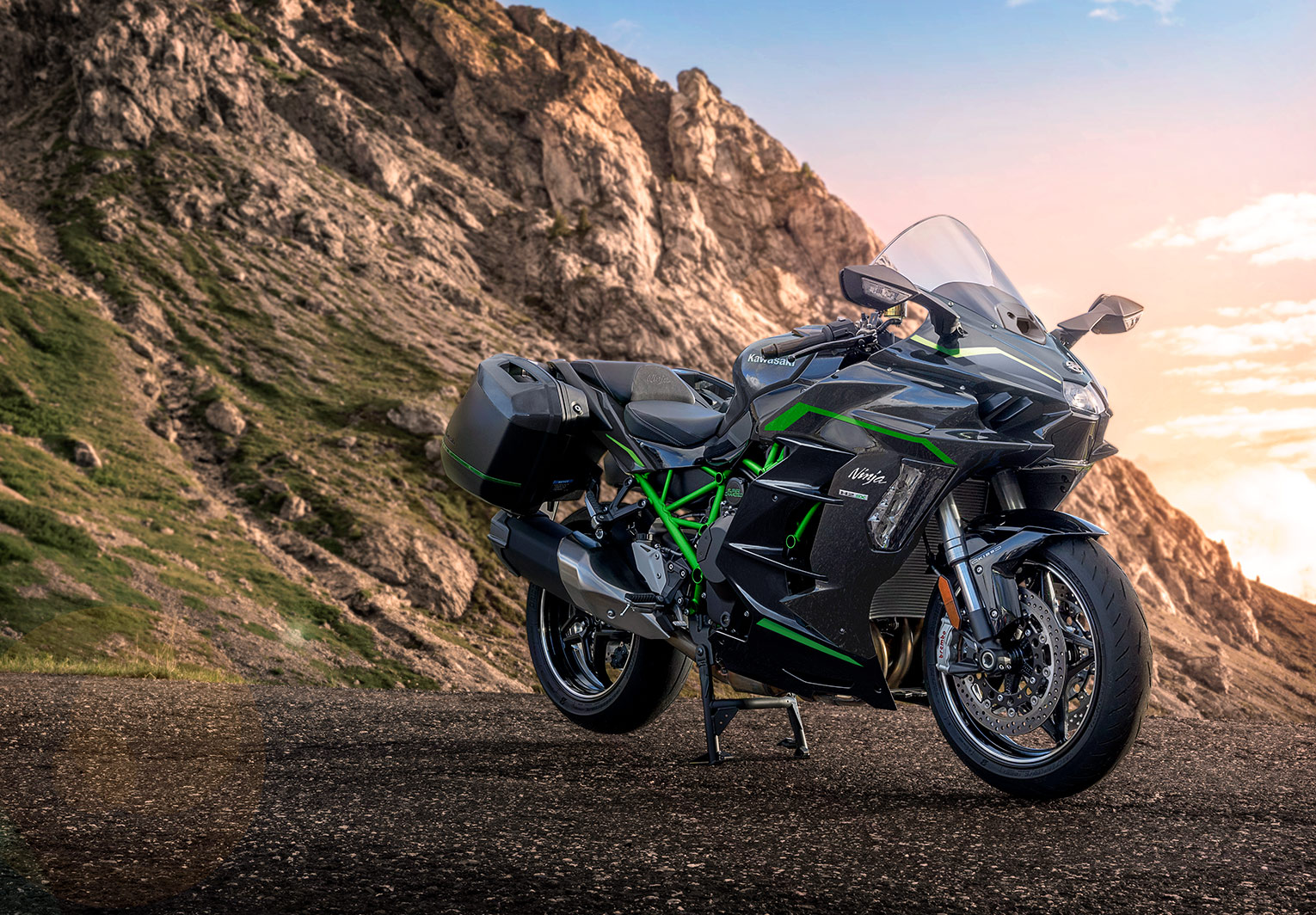 Hypersport Motorcycle | Sport-Touring Bike | Kawasaki Ninja H2® SX
