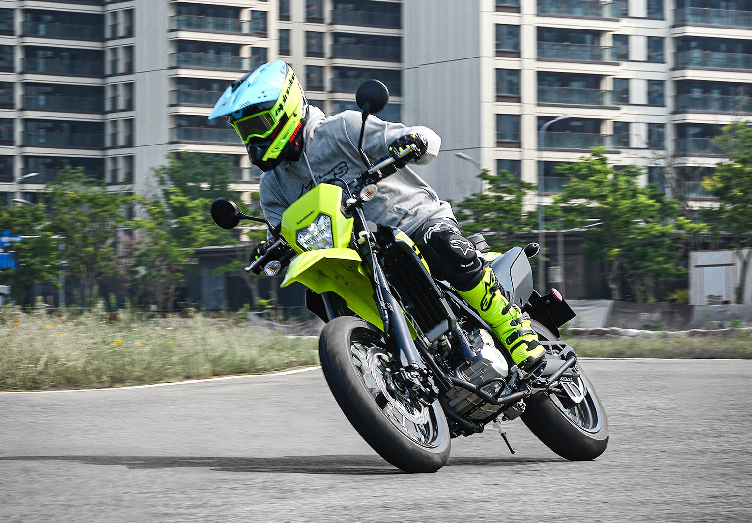 SUPERMOTO-TUNED PERFORMANCE
