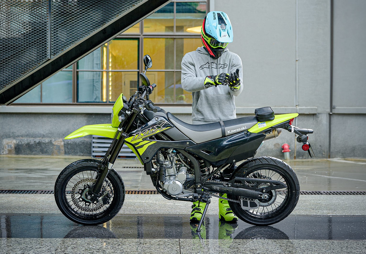 MOTOCROSS-INSPIRED STYLE