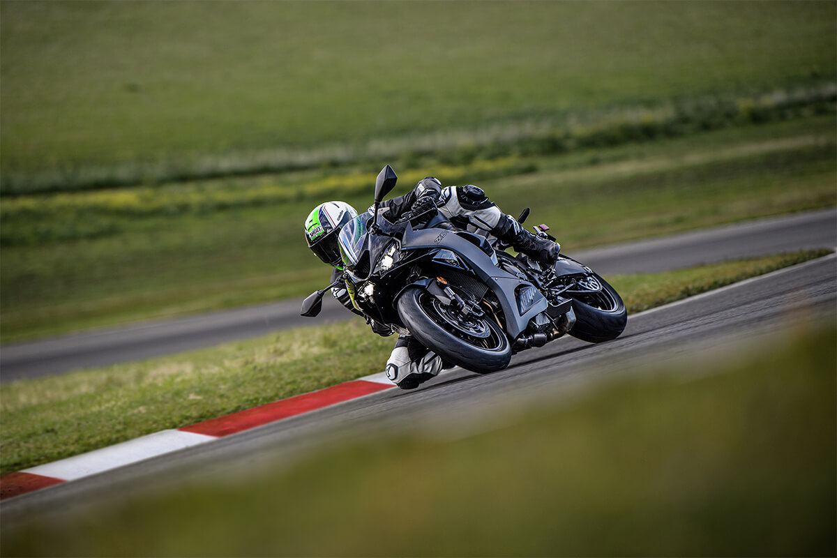特別価格 カワサキ ニンジャZX-6R/KRTエディション〈いま国内で買える新型