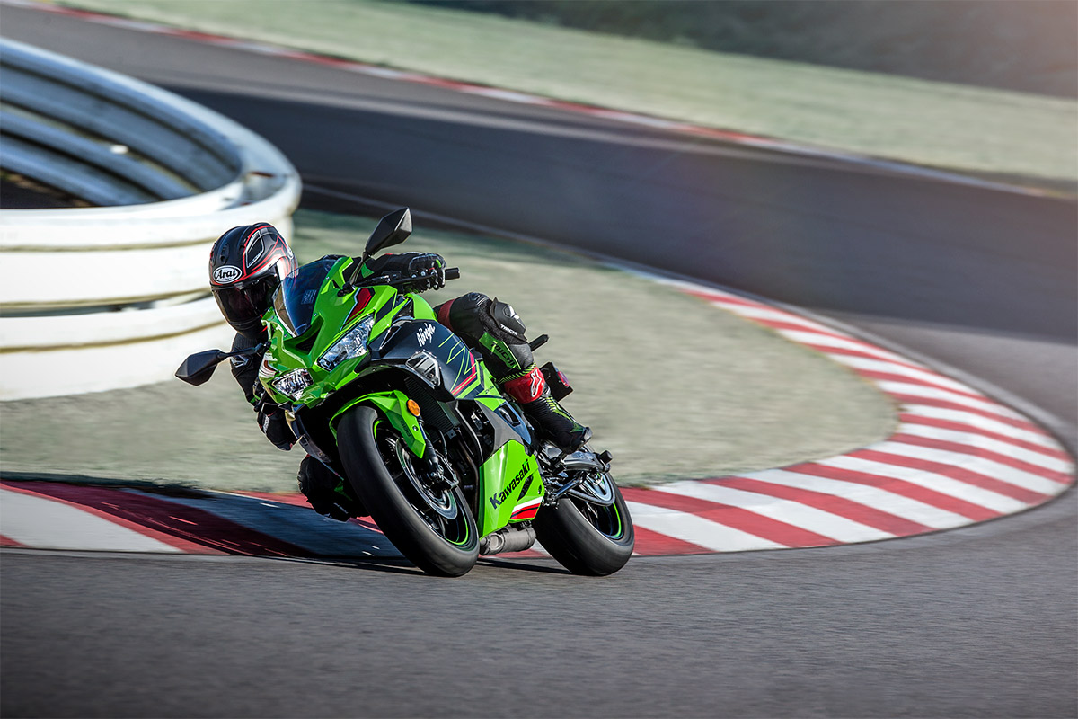 にゅん 2024 Ninja ZX-4R SE モーターサイクル |株式会社カワサキ