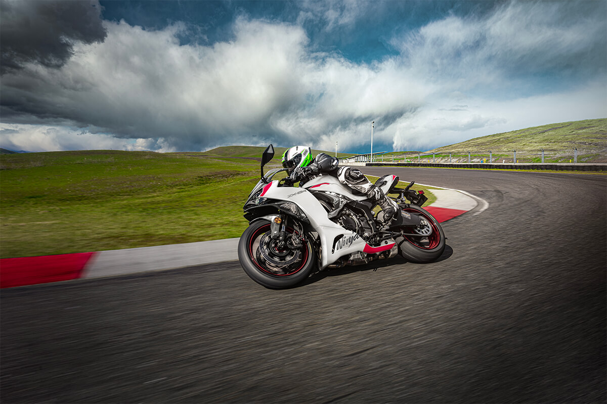 2025 Kawasaki Ninja® ZX™-6R | Motorcycle | Quality & Value