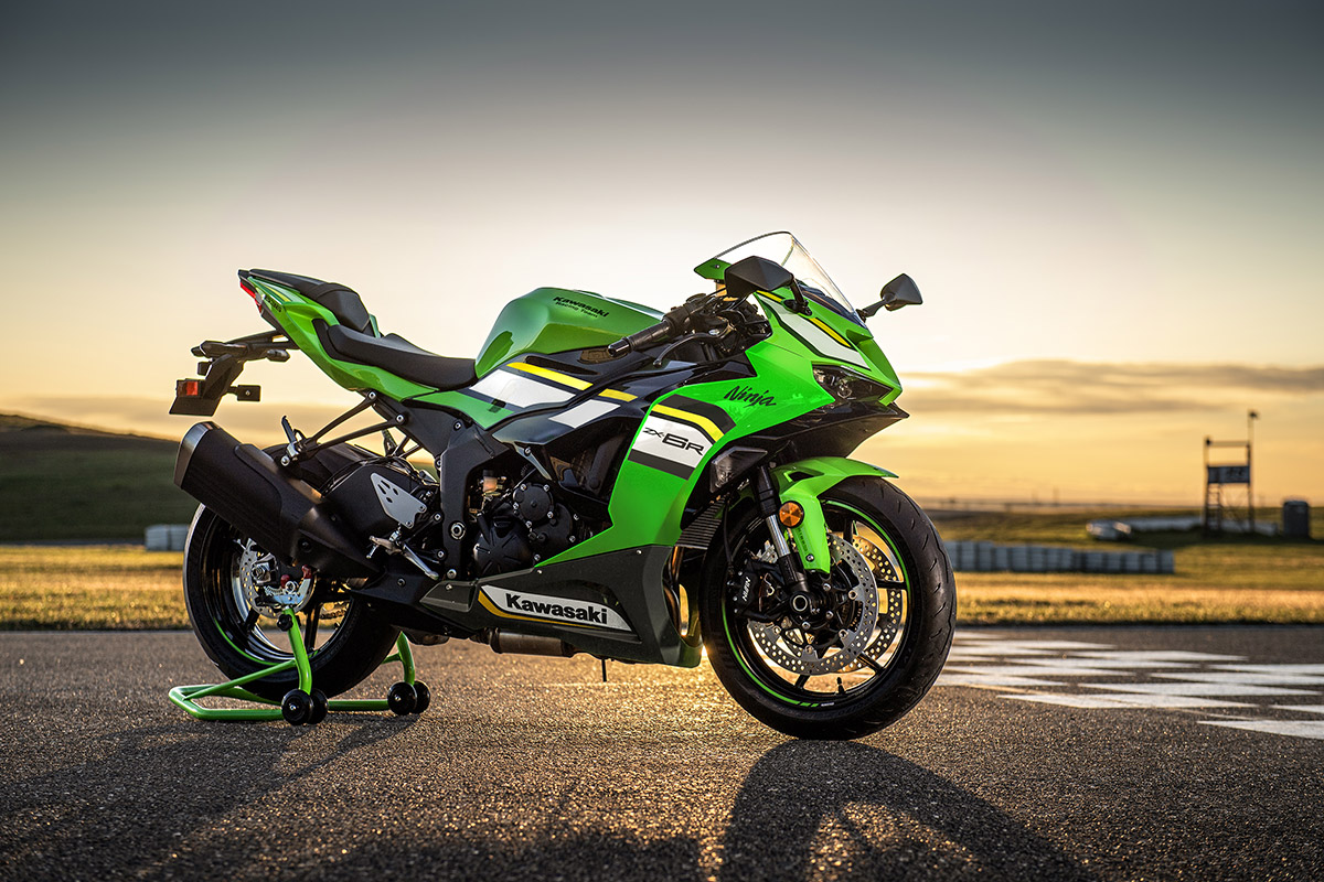 ῥὑ3hyper bike vol.6 Kawasaki῭ᾰἆ No Reserve: 964-Mile 2015 Kawasaki ZX-6R 30th Anniversary