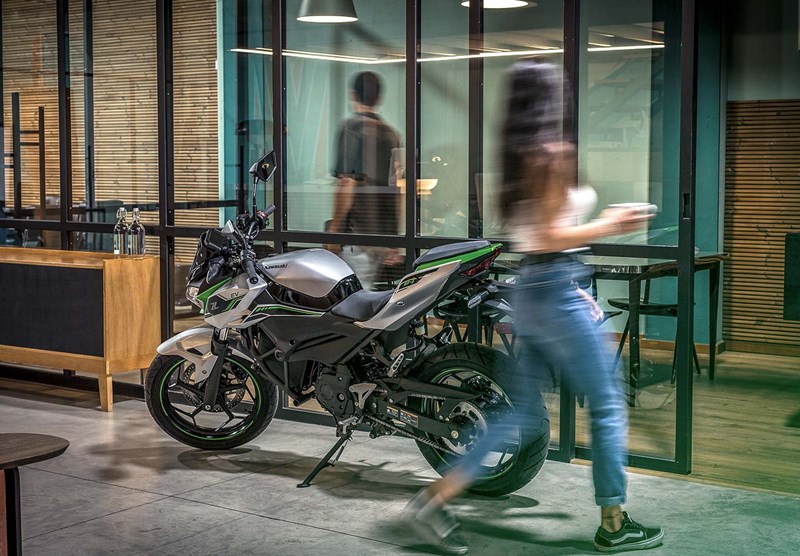 DESAIN SEPEDA MOTOR KAWASAKI Z