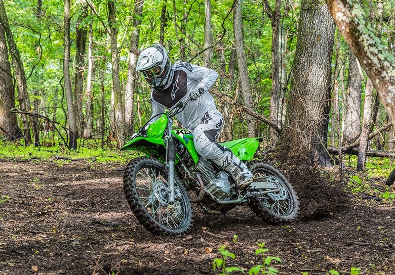 CAPABLE OFF-ROAD PERFORMANCE 