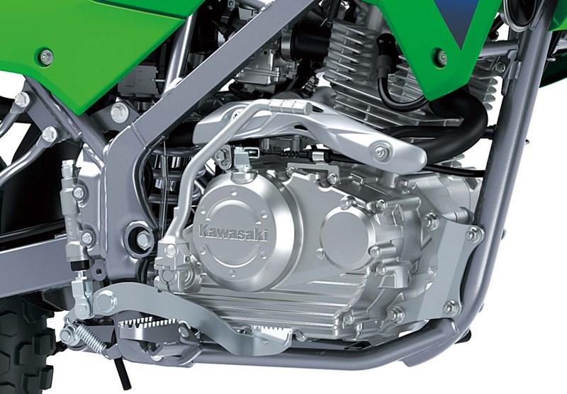 MESIN YANG KUAT DAN DAPAT DIANDALKAN UNTUK BERKENDARA OFF-ROAD