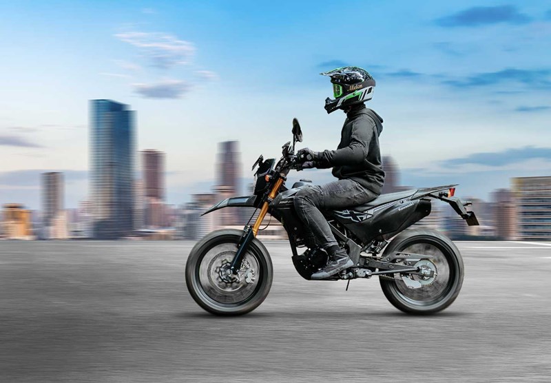 SLIM, LIGHTWEIGHT CHASSIS WITH 17” WHEELS