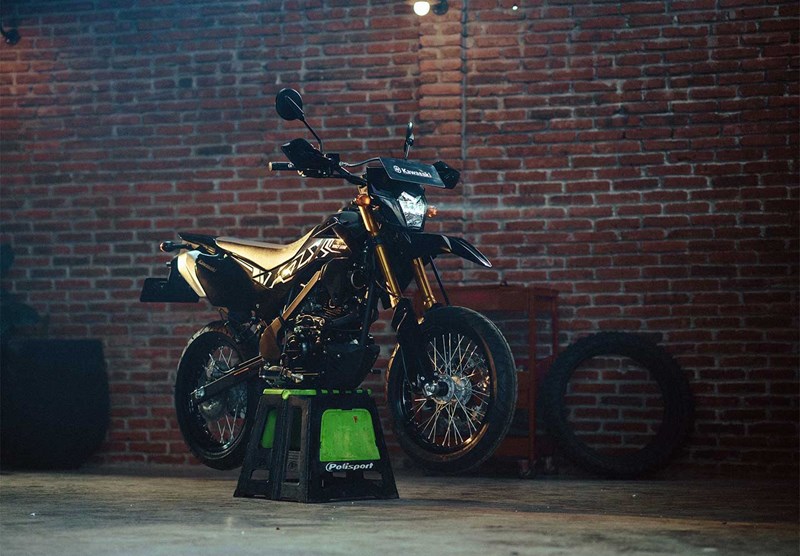 SHARP SUPERMOTO STYLING