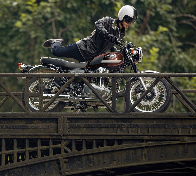 Image of 2022 W800 in action