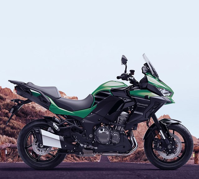 Image of 2022 VERSYS 1000  in action